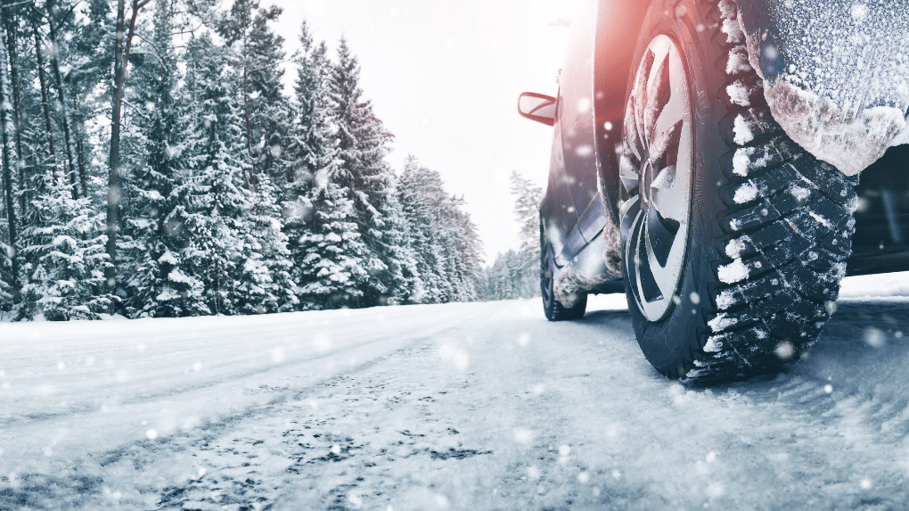 Bien choisir et monter ses pneus d’hiver : la clé pour conduire sereinement sur la neige